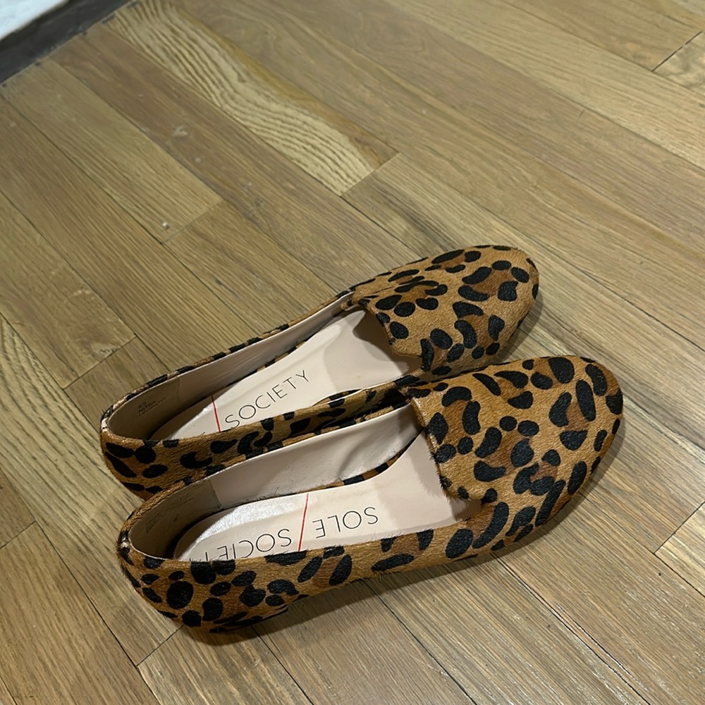 Leopard print flat loafers